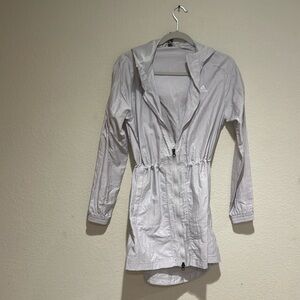Adidas ladies wind breaker. Size US small
Longer Back: 36 inches
NWT